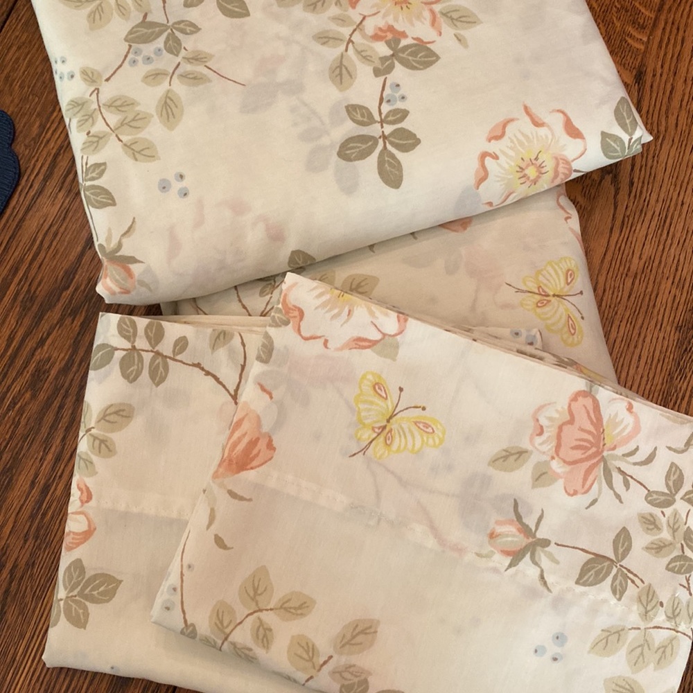 4 piece Full Size Floral Sheet Set - Vintage 1982
